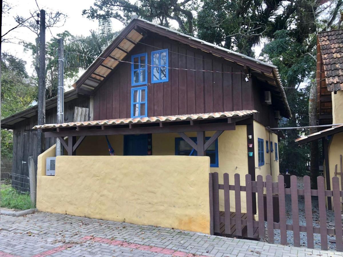 Chales No Centro De Bombinhas Exterior photo