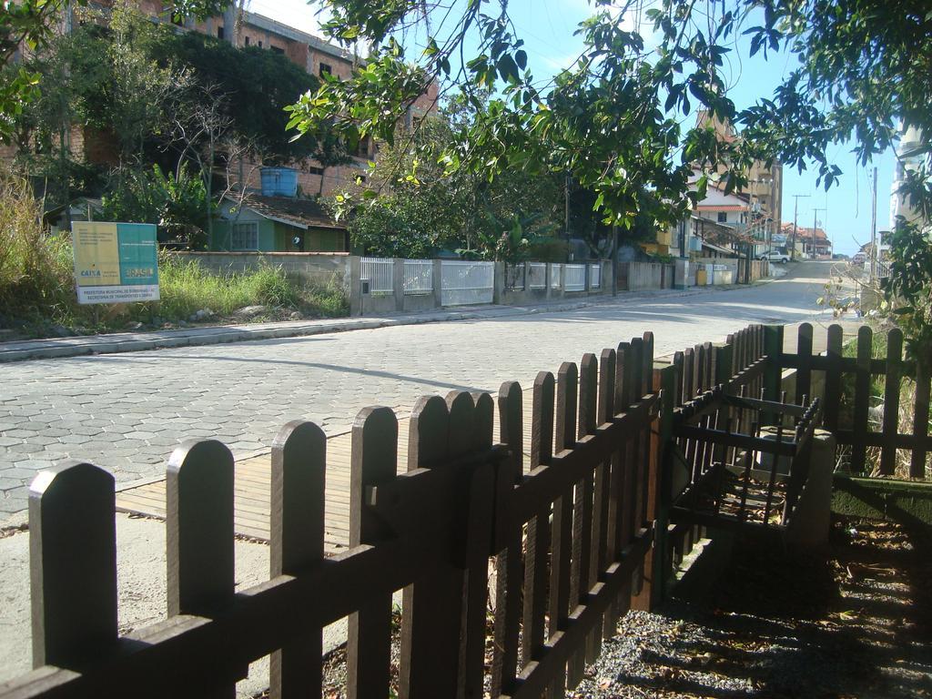 Chales No Centro De Bombinhas Exterior photo